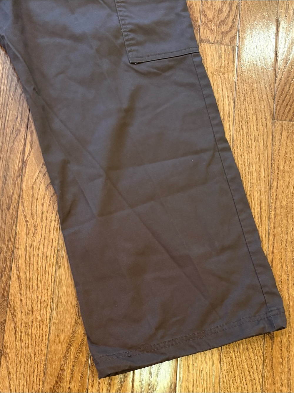 Brown Cherokee work wear cargo scrub pants with elastic waist and utility pocket - Picture 4 of 6